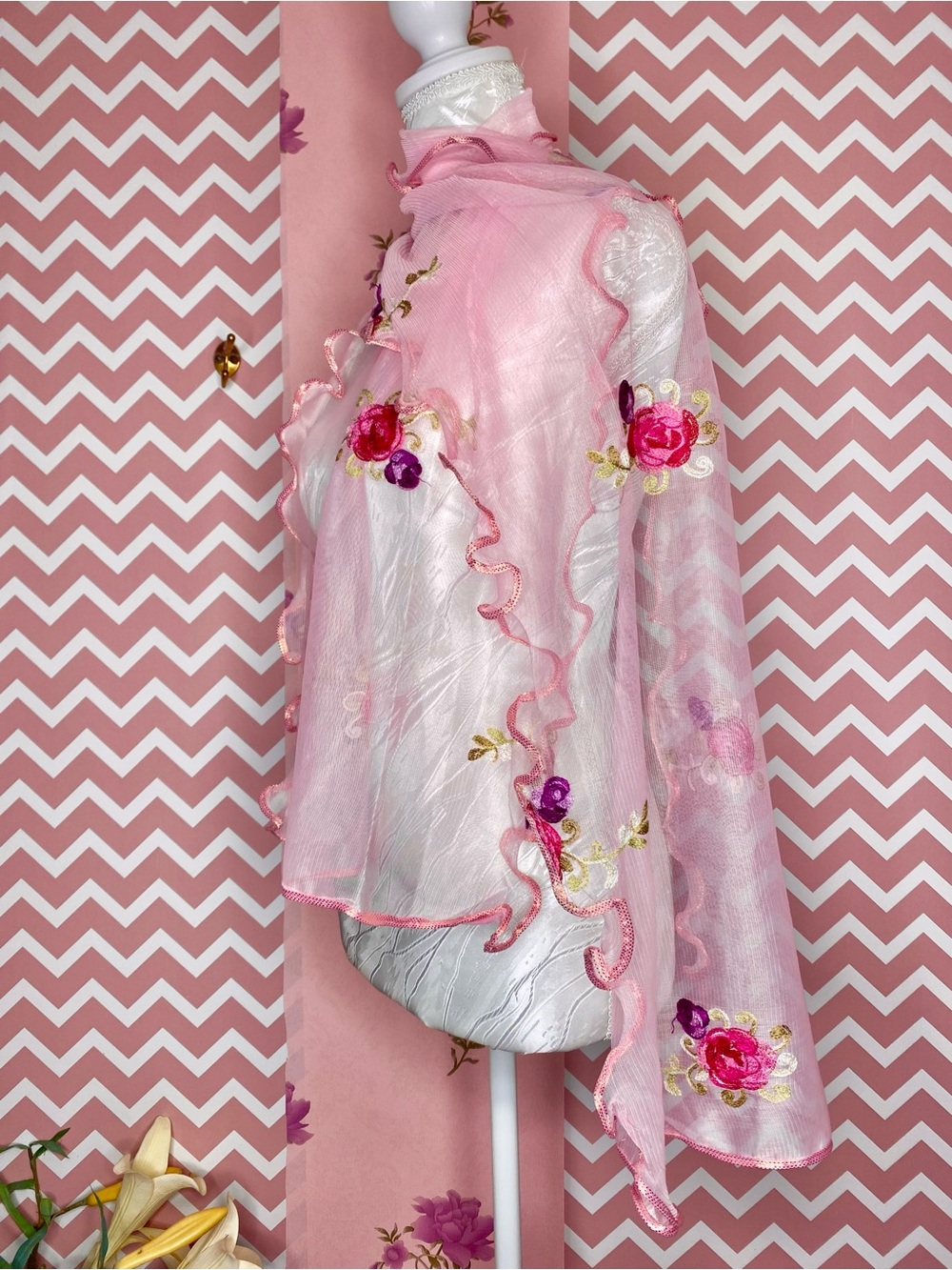 🎀🌷 Delicate Pink Floral Embroidered Sheer Scarf 🌷🎀 NWT